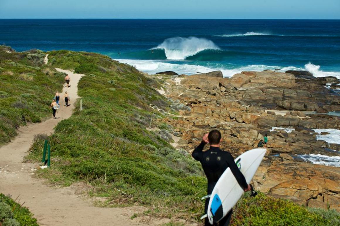 Descubre la mejor manera de preparar tu viaje de surf en solitario