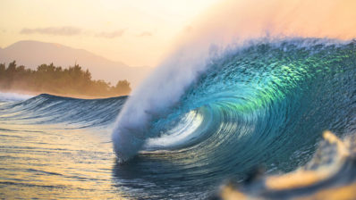 El Huracán Oscar trae a España olas grandes y surf muy potente