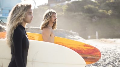 Rob Machado y su hija surfeando en España