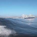 Surfeando olas creadas por ferrys en Lisboa