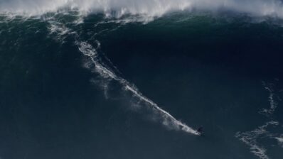 Sebastian Steudtner bate el récord con la ola más grande jamas surfeada – Nazaré